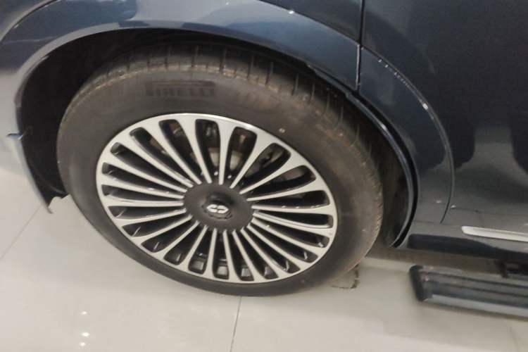 Used Hima AITO M9 2024 Range-Extended Ultra Version 42 kWh 6-Seater Model Right Rear Wheel Hub