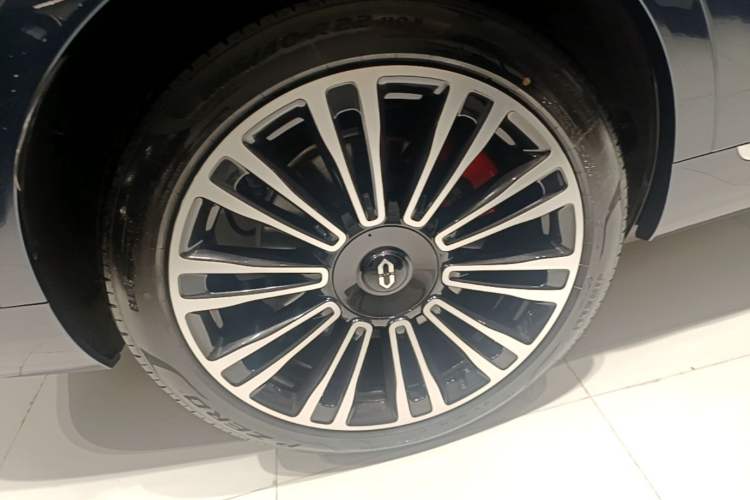 Used Hima AITO M9 2024 Range-Extended Ultra Version 42 kWh 6-Seater Model Right Rear Wheel Hub