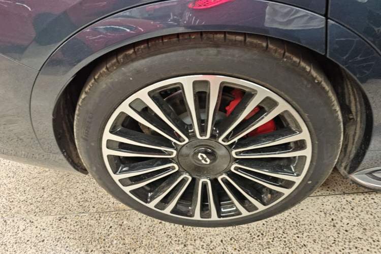 Used Hima AITO M9 2024 Range-Extended Ultra Version 42 kWh 6-Seater Model Right Rear Wheel Hub