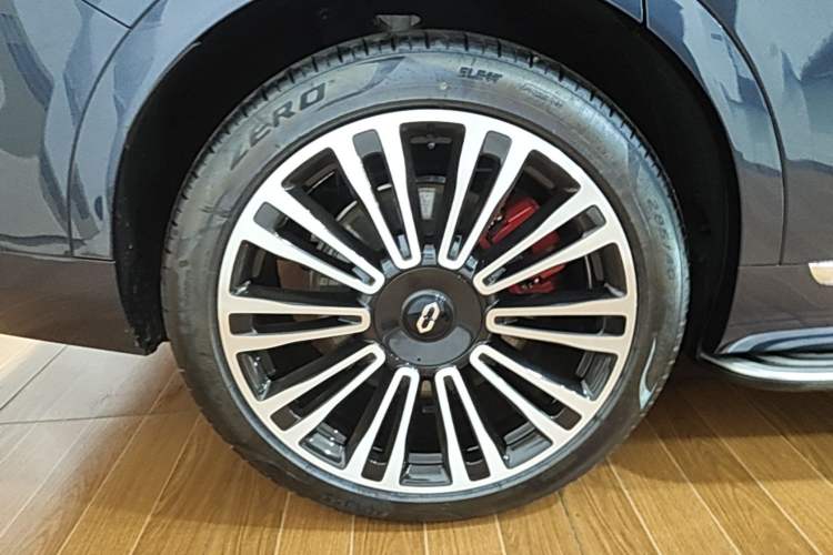Used Hima AITO M9 2024 Range-Extended Ultra Version 42 kWh 6-Seater Model Right Rear Wheel Hub