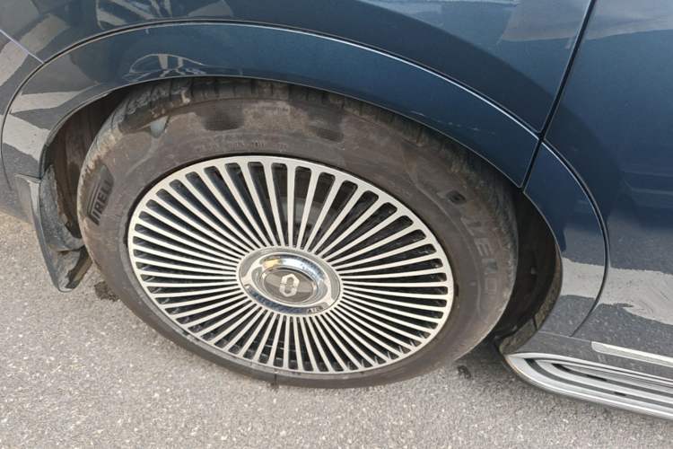 Used Hima AITO M9 2024 Range-Extended Ultra Version 42 kWh 6-Seater Model Right Rear Wheel Hub