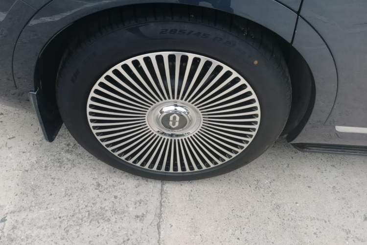 Used Hima AITO M9 2024 Range-Extended Ultra Version 42 kWh 6-Seater Model Right Rear Wheel Hub