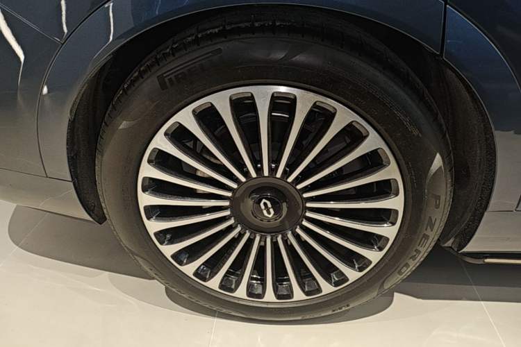 Used Hima AITO M9 2024 Range-Extended Ultra Version 42 kWh 6-Seater Model Right Rear Wheel Hub