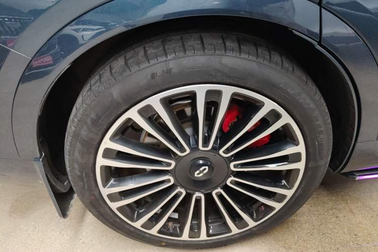 Used Hima AITO M9 2024 Range-Extended Ultra Version 42 kWh 6-Seater Model Right Rear Wheel Hub