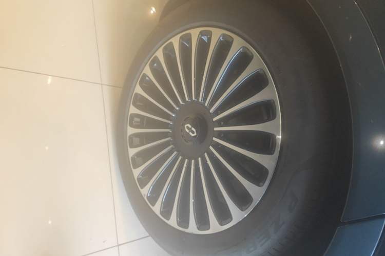 Used Hima AITO M9 2024 Range-Extended Max Edition 42 kWh 6-Seater Version Right Rear Wheel Hub