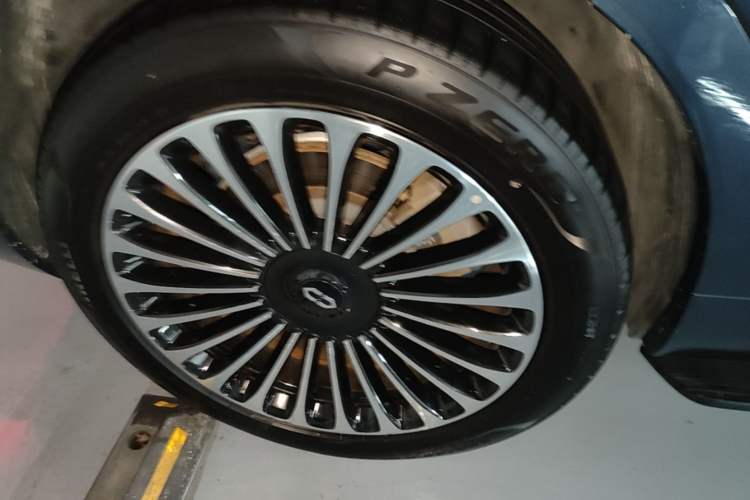 Used Hima AITO M9 2024 Range-Extended Ultra Version 42 kWh 6-Seater Model Right Rear Wheel Hub