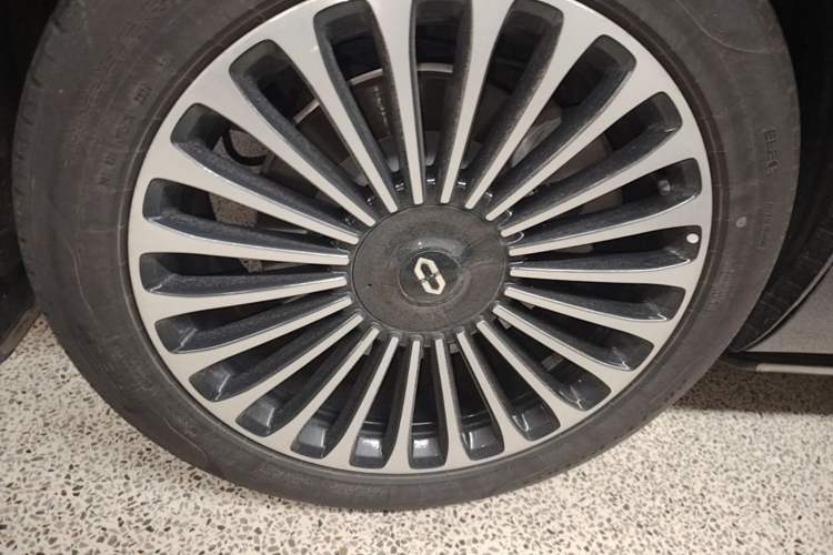 Used Hima AITO M9 2024 Range-Extended Ultra Version 42 kWh 6-Seater Model Right Rear Wheel Hub