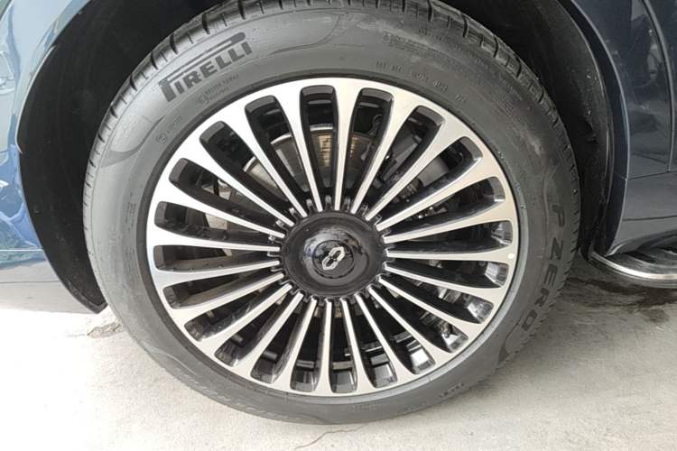 Used Hima AITO M9 2024 Range-Extended Ultra Version 42 kWh 6-Seater Model Right Rear Wheel Hub