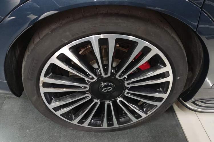 Used Hima AITO M9 2024 Range-Extended Ultra Version 42 kWh 6-Seater Model Right Rear Wheel Hub