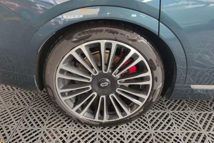 Used Hima AITO M9 2024 Range-Extended Ultra Version 42 kWh 6-Seater Model Right Rear Wheel Hub