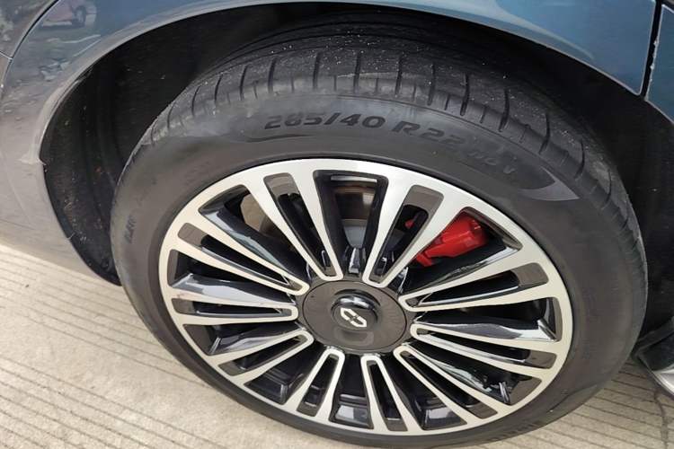 Used Hima AITO M9 2024 Range-Extended Ultra Version 42 kWh 6-Seater Model Right Rear Wheel Hub