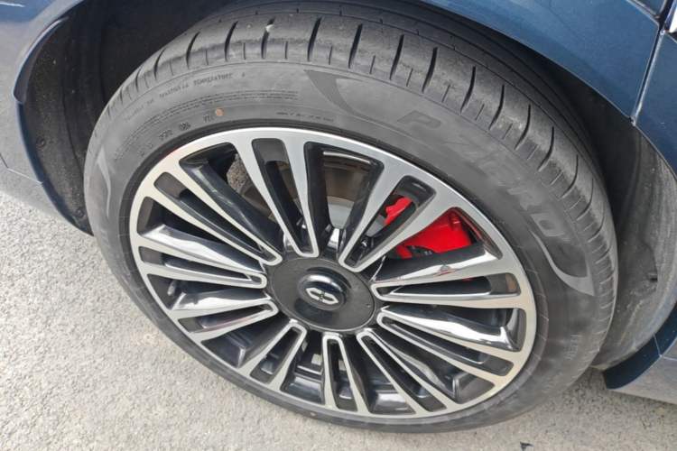 Used Hima AITO M9 2024 Range-Extended Max Edition 42 kWh 6-Seater Version Right Rear Wheel Hub