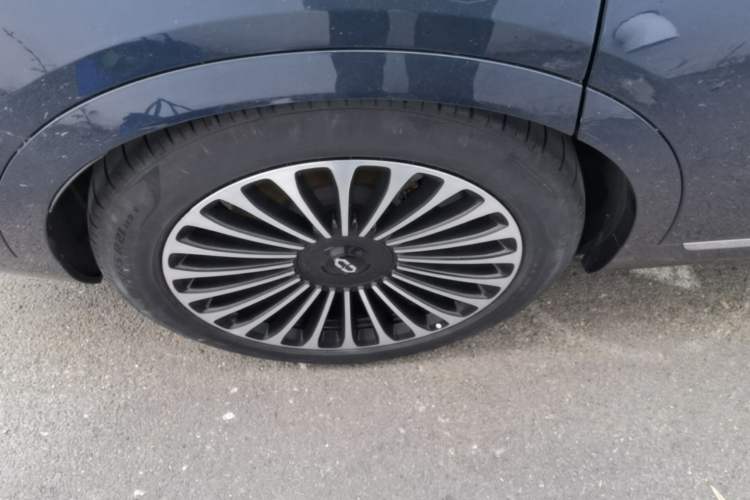 Used Hima AITO M9 2024 Range-Extended Ultra Version 52 kWh 5-Seater Model Right Rear Wheel Hub