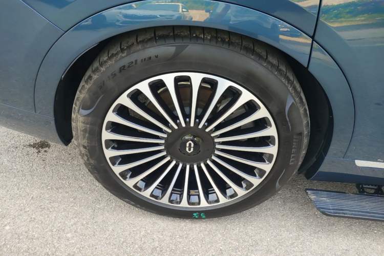 Used Hima AITO M9 2024 Range-Extended Ultra Version 42 kWh 6-Seater Model Right Rear Wheel Hub