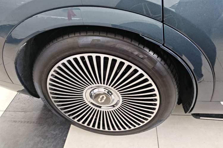 Used Hima AITO M9 2024 Range-Extended Ultra Version 42 kWh 6-Seater Model Right Rear Wheel Hub