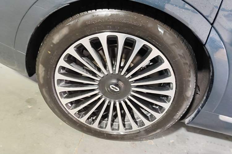 Used Hima AITO M9 2024 Range-Extended Ultra Version 42 kWh 6-Seater Model Right Rear Wheel Hub