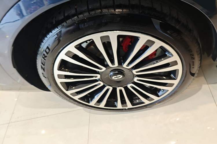 Used Hima AITO M9 2024 Range-Extended Ultra Version 42 kWh 6-Seater Model Right Rear Wheel Hub