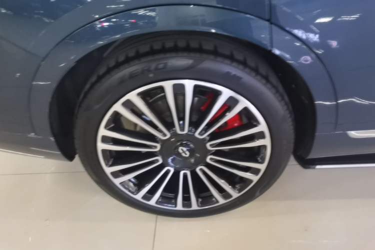 Used Hima AITO M9 2024 All-Electric Ultra Version 100 kWh 6-Seater Model Right Rear Wheel Hub