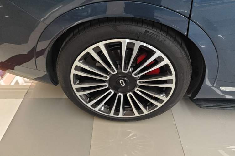 Used Hima AITO M9 2024 Range-Extended Ultra Version 42 kWh 6-Seater Model Right Rear Wheel Hub
