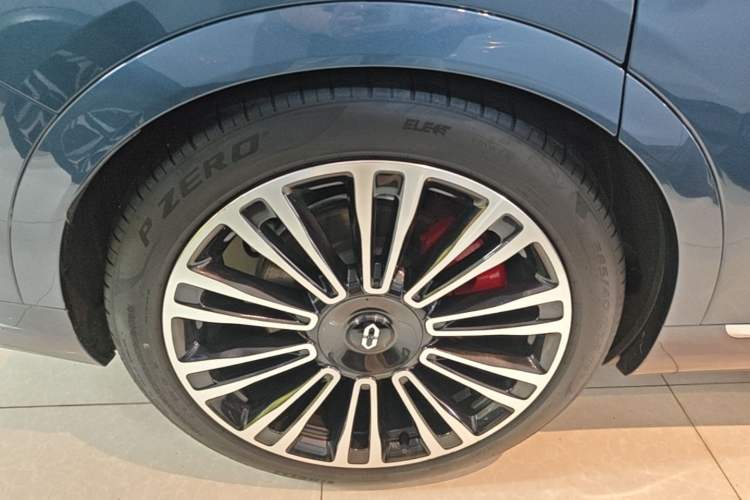 Used Hima AITO M9 2024 Range-Extended Ultra Version 42 kWh 6-Seater Model Right Rear Wheel Hub