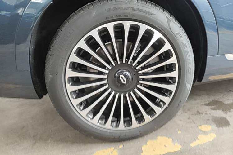 Used Hima AITO M9 2024 Range-Extended Ultra Version 42 kWh 6-Seater Model Right Rear Wheel Hub