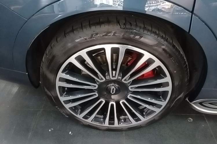 Used Hima AITO M9 2024 Range-Extended Ultra Version 42 kWh 6-Seater Model Right Rear Wheel Hub