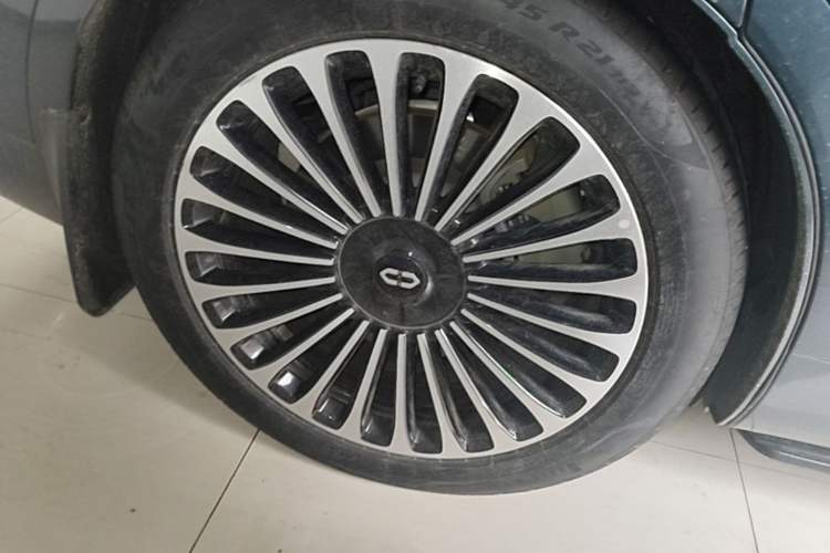 Used Hima AITO M9 2024 Range-Extended Ultra Version 52 kWh 6-Seater Model Right Rear Wheel Hub