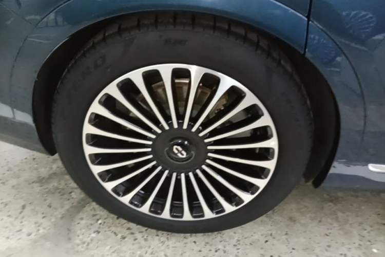 Used Hima AITO M9 2024 Range-Extended Ultra Version 42 kWh 6-Seater Model Right Rear Wheel Hub