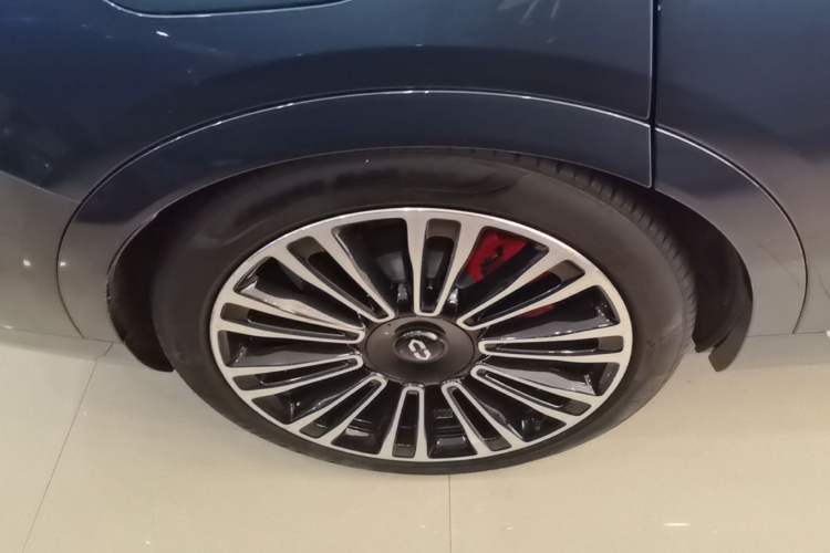 Used Hima AITO M9 2024 Range-Extended Ultra Version 42 kWh 6-Seater Model Right Rear Wheel Hub