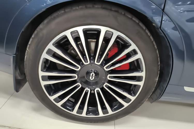 Used Hima AITO M9 2024 Range-Extended Ultra Version 42 kWh 6-Seater Model Right Rear Wheel Hub