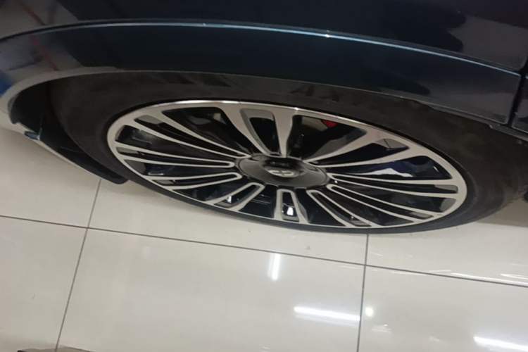 Used Hima AITO M9 2024 Range-Extended Ultra Version 42 kWh 6-Seater Model Right Rear Wheel Hub