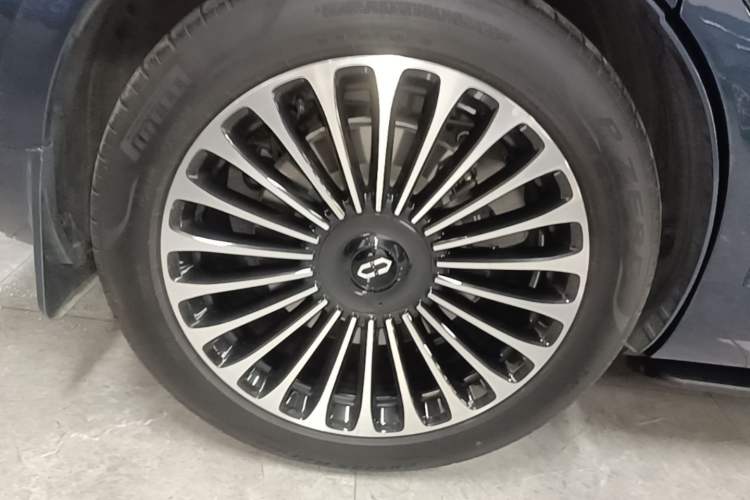 Used Hima AITO M9 2024 Range-Extended Max Edition 52 kWh 6-Seater Version Right Rear Wheel Hub