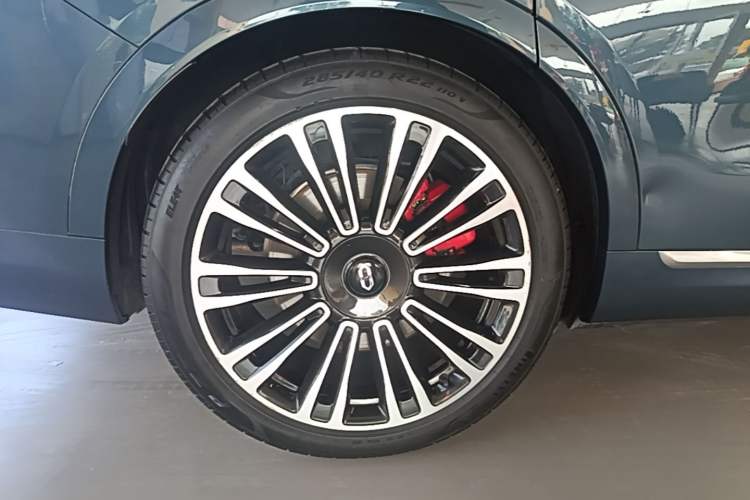 Used Hima AITO M9 2024 Range-Extended Max Edition 42 kWh 6-Seater Version Right Rear Wheel Hub