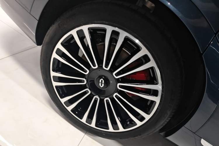 Used Hima AITO M9 2024 Range-Extended Ultra Version 52 kWh 6-Seater Model Right Rear Wheel Hub