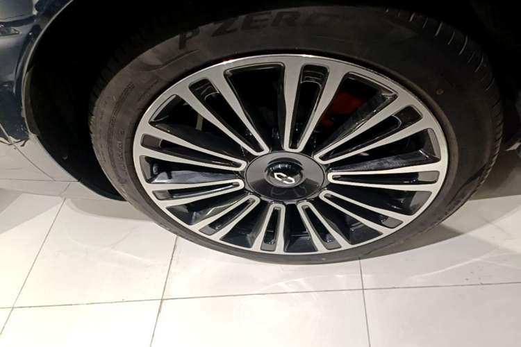 Used Hima AITO M9 2024 Range-Extended Ultra Version 42 kWh 6-Seater Model Right Rear Wheel Hub