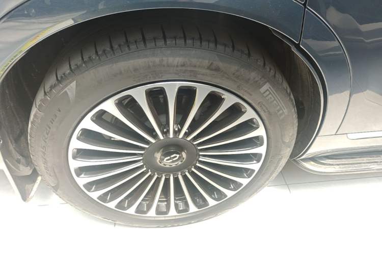 Used Hima AITO M9 2024 Range-Extended Ultra Version 42 kWh 6-Seater Model Right Rear Wheel Hub