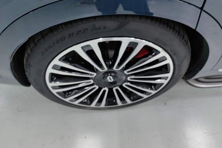 Used Hima AITO M9 2024 Range-Extended Ultra Version 52 kWh 6-Seater Model Right Rear Wheel Hub