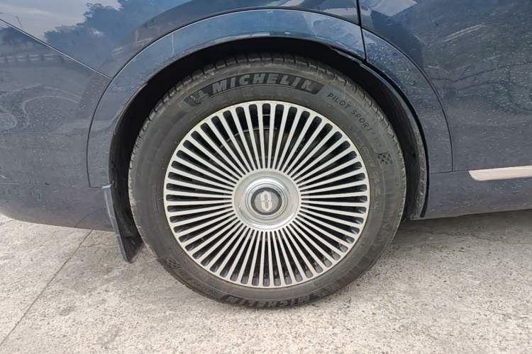 Used Hima AITO M9 2024 Range-Extended Max Edition 42 kWh 6-Seater Version Right Rear Wheel Hub