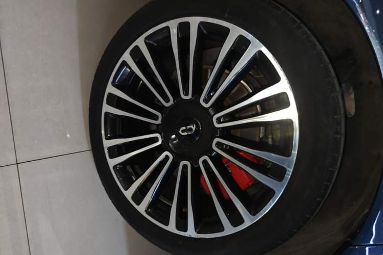 Used Hima AITO M9 2024 Range-Extended Max Edition 42 kWh 6-Seater Version Right Rear Wheel Hub