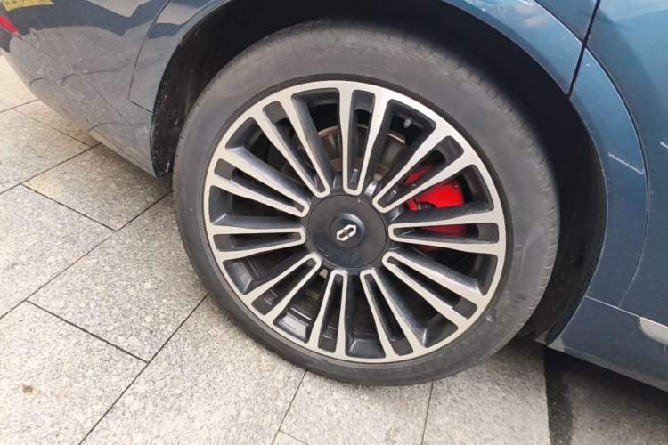 Used Hima AITO M9 2024 Range-Extended Ultra Version 42 kWh 6-Seater Model Right Rear Wheel Hub