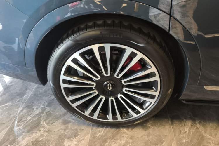 Used Hima AITO M9 2024 Range-Extended Ultra Version 52 kWh 6-Seater Model Right Rear Wheel Hub