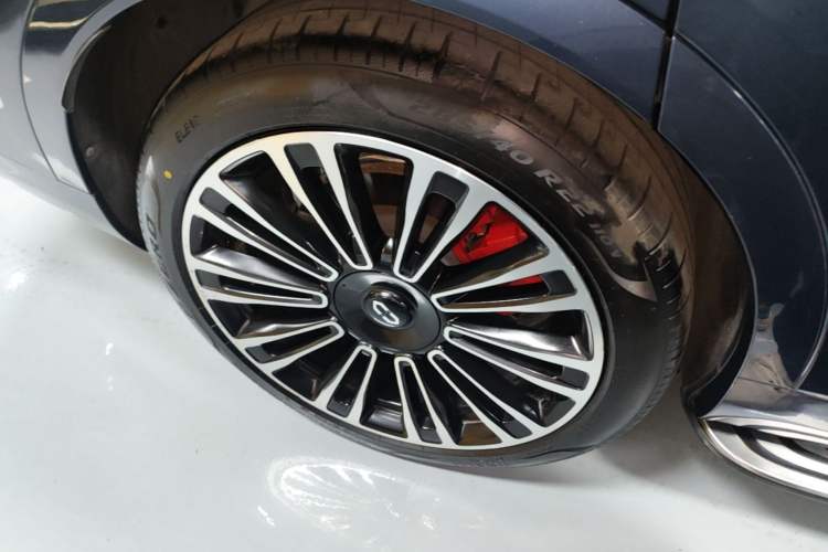 Used Hima AITO M9 2024 Range-Extended Ultra Version 42 kWh 6-Seater Model Right Rear Wheel Hub