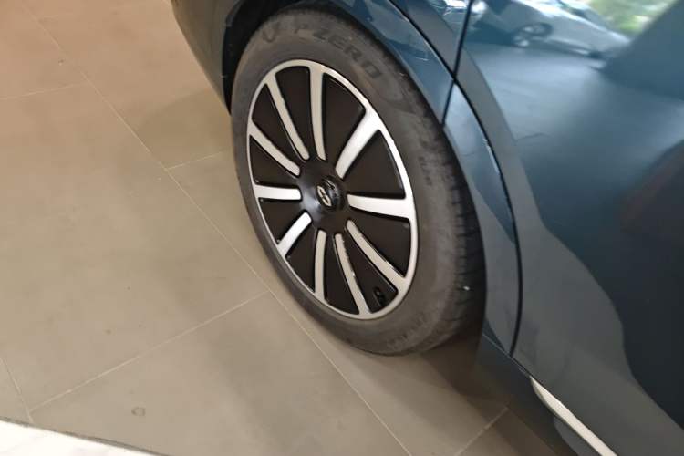 Used Hima AITO M9 2024 Range-Extended Ultra Version 42 kWh 6-Seater Model Right Rear Wheel Hub