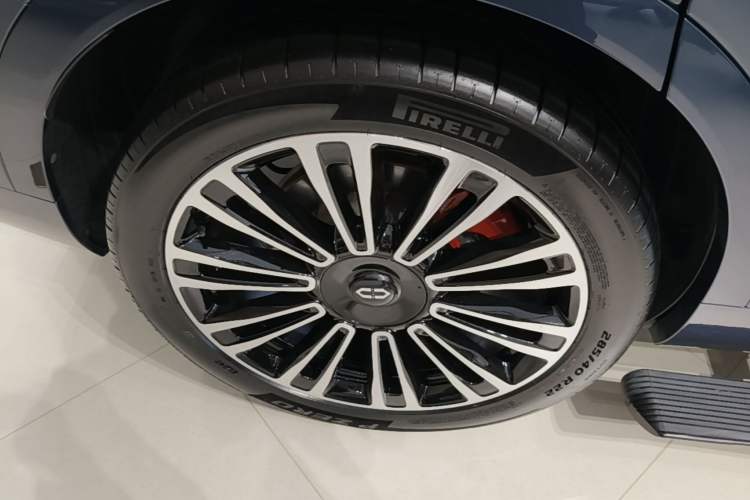 Used Hima AITO M9 2024 Range-Extended Ultra Version 42 kWh 6-Seater Model Right Rear Wheel Hub