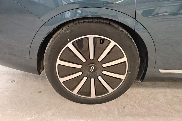 Used Hima AITO M9 2024 Range-Extended Ultra Version 52 kWh 6-Seater Model Right Rear Wheel Hub