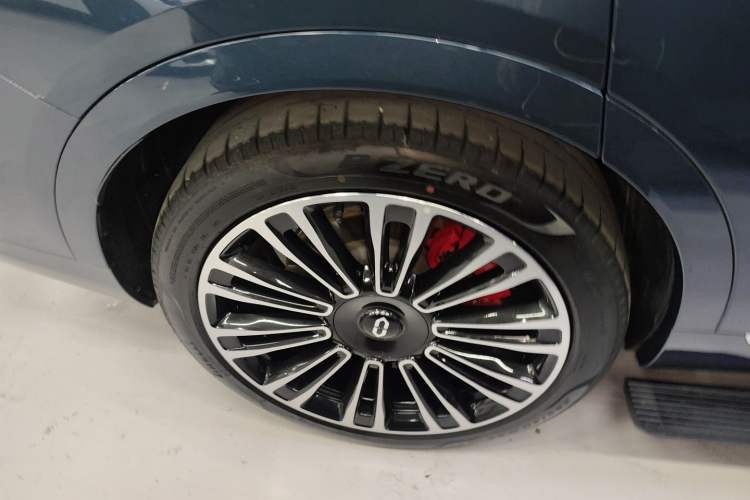 Used Hima AITO M9 2024 Range-Extended Ultra Version 52 kWh 6-Seater Model Right Rear Wheel Hub