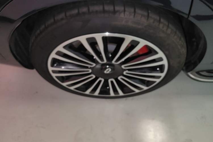 Used Hima AITO M9 2024 Range-Extended Ultra Version 52 kWh 6-Seater Model Right Rear Wheel Hub