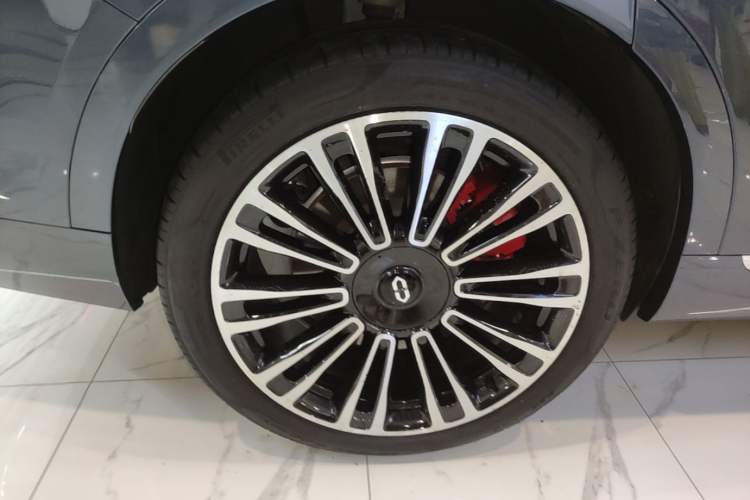 Used Hima AITO M9 2024 Range-Extended Ultra Version 52 kWh 6-Seater Model Right Rear Wheel Hub