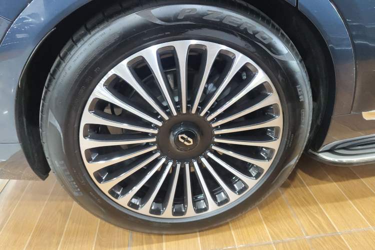 Used Hima AITO M9 2024 Range-Extended Ultra Version 42 kWh 6-Seater Model Right Rear Wheel Hub