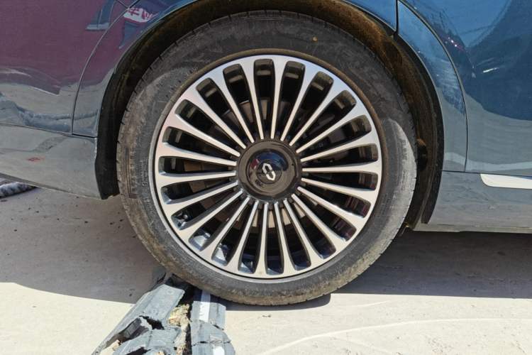 Used Hima AITO M9 2024 Range-Extended Ultra Version 42 kWh 6-Seater Model Right Rear Wheel Hub